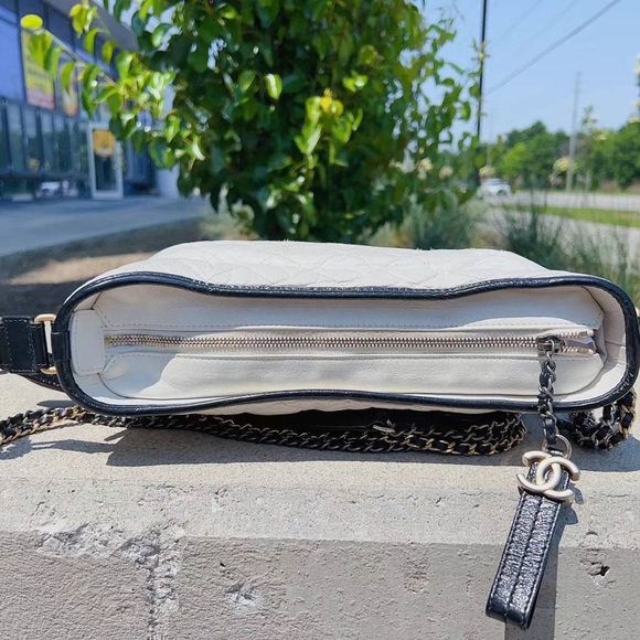 Chanel Aged Calfskin Medium Gabrielle Hobo - Picture 3 of 4